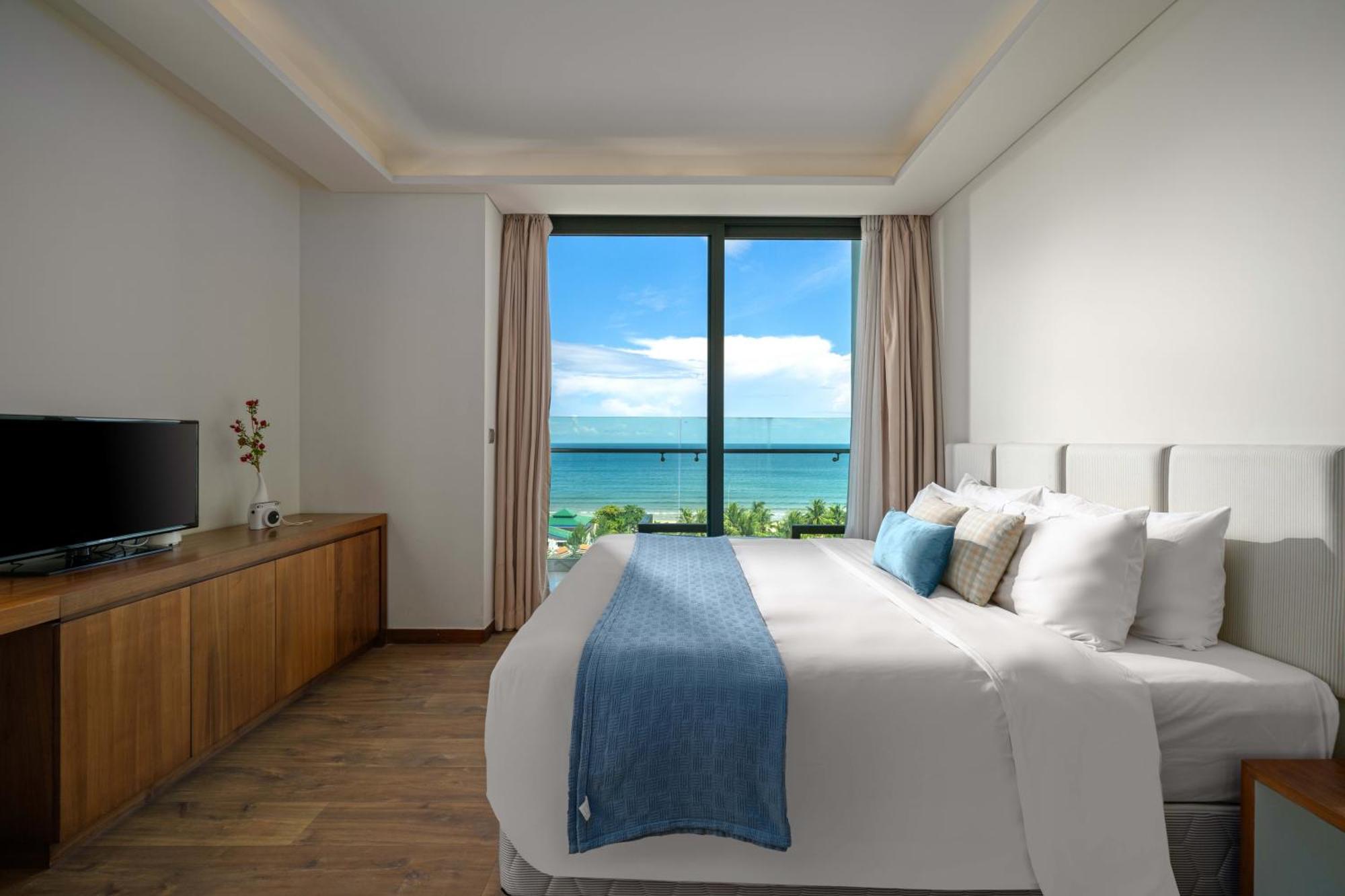 Stunning Apartments Across My Khe Beach ! Rooftop Pool & Gym Da Nang Bagian luar foto