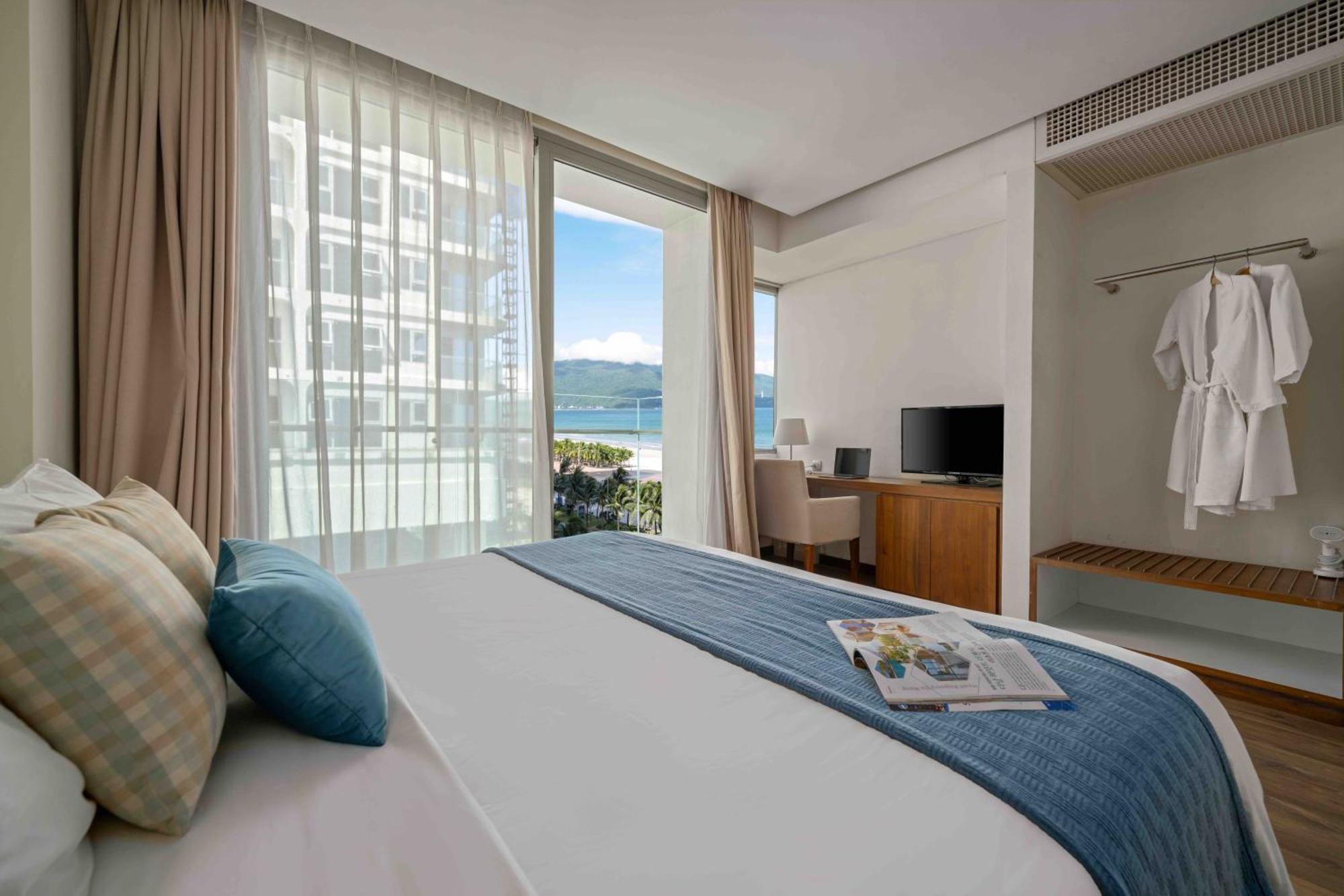 Stunning Apartments Across My Khe Beach ! Rooftop Pool & Gym Da Nang Bagian luar foto